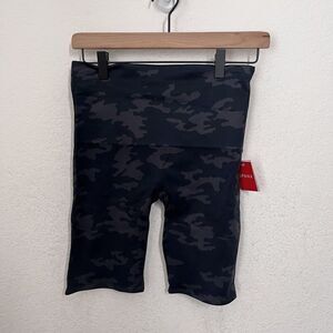 NWT SPANX Look At Me Now Bike  Shorts Camo Size XL Gray High Waist Tummy Control